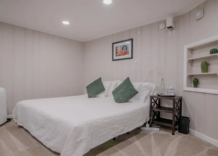 Northside Famlynest Lincoln Sq 4br 2ba 2p Rare Find